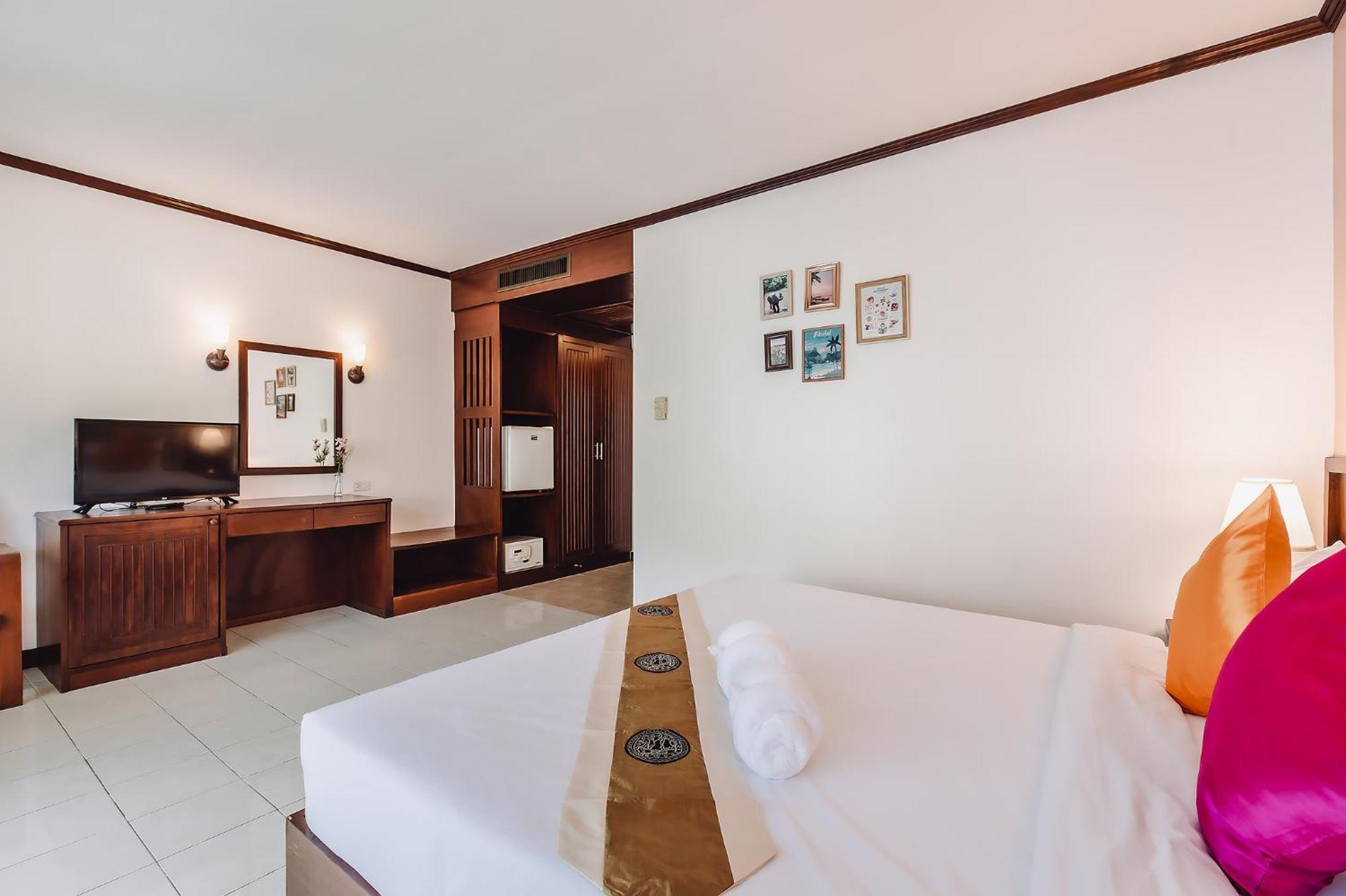 Bauman-Ville Hotel Patong Exterior foto