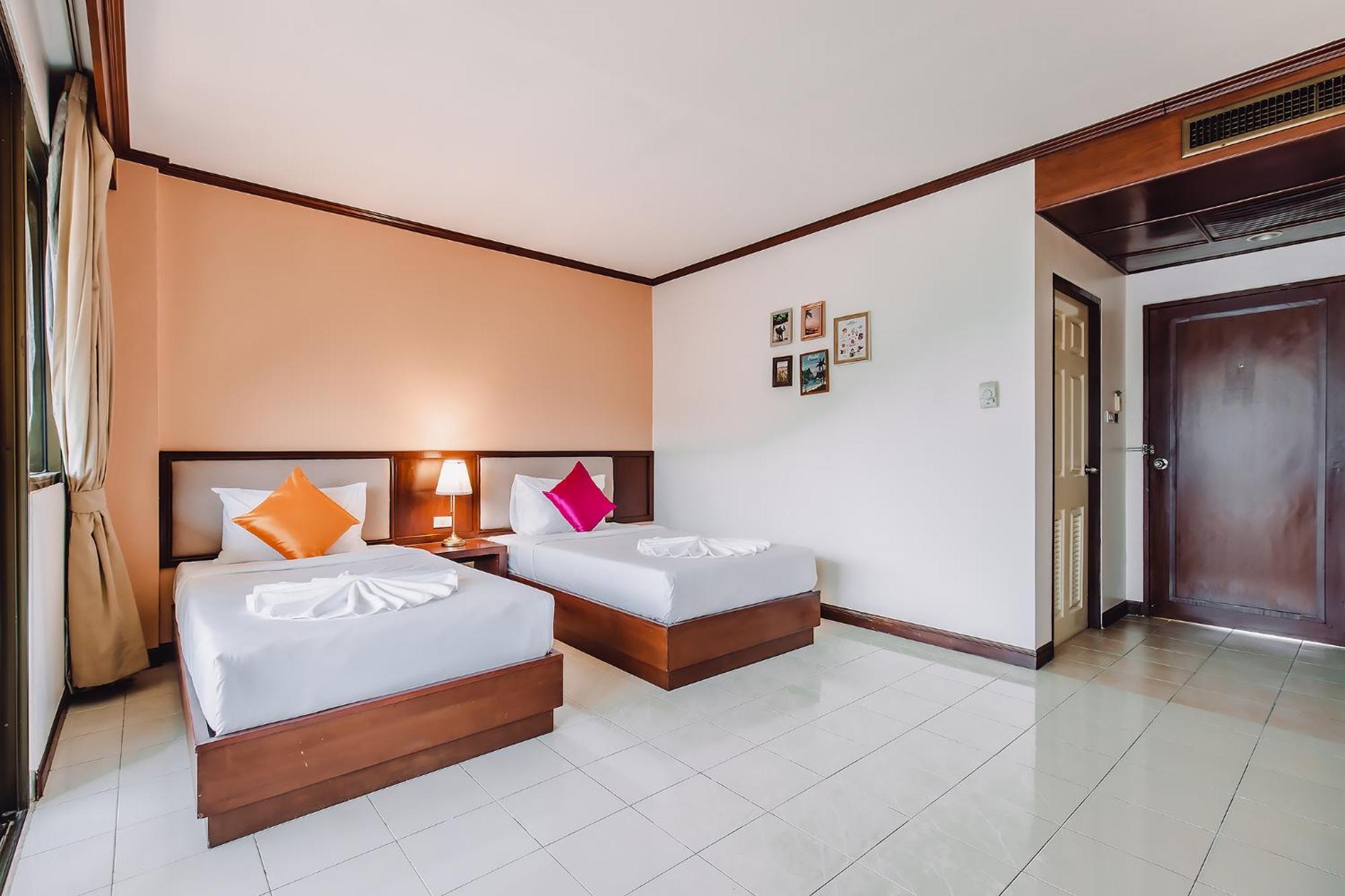 Bauman-Ville Hotel Patong Exterior foto