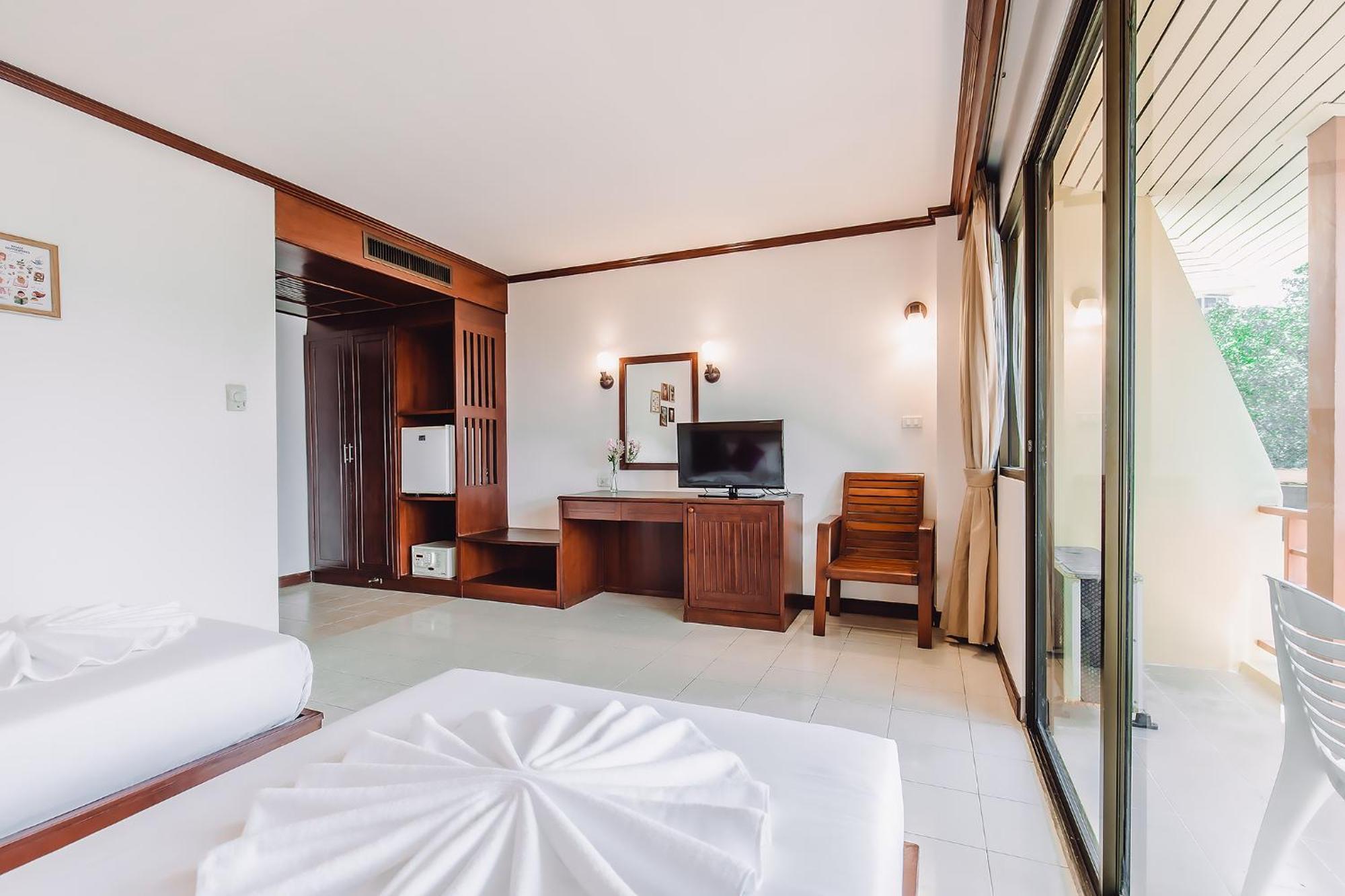 Bauman-Ville Hotel Patong Exterior foto