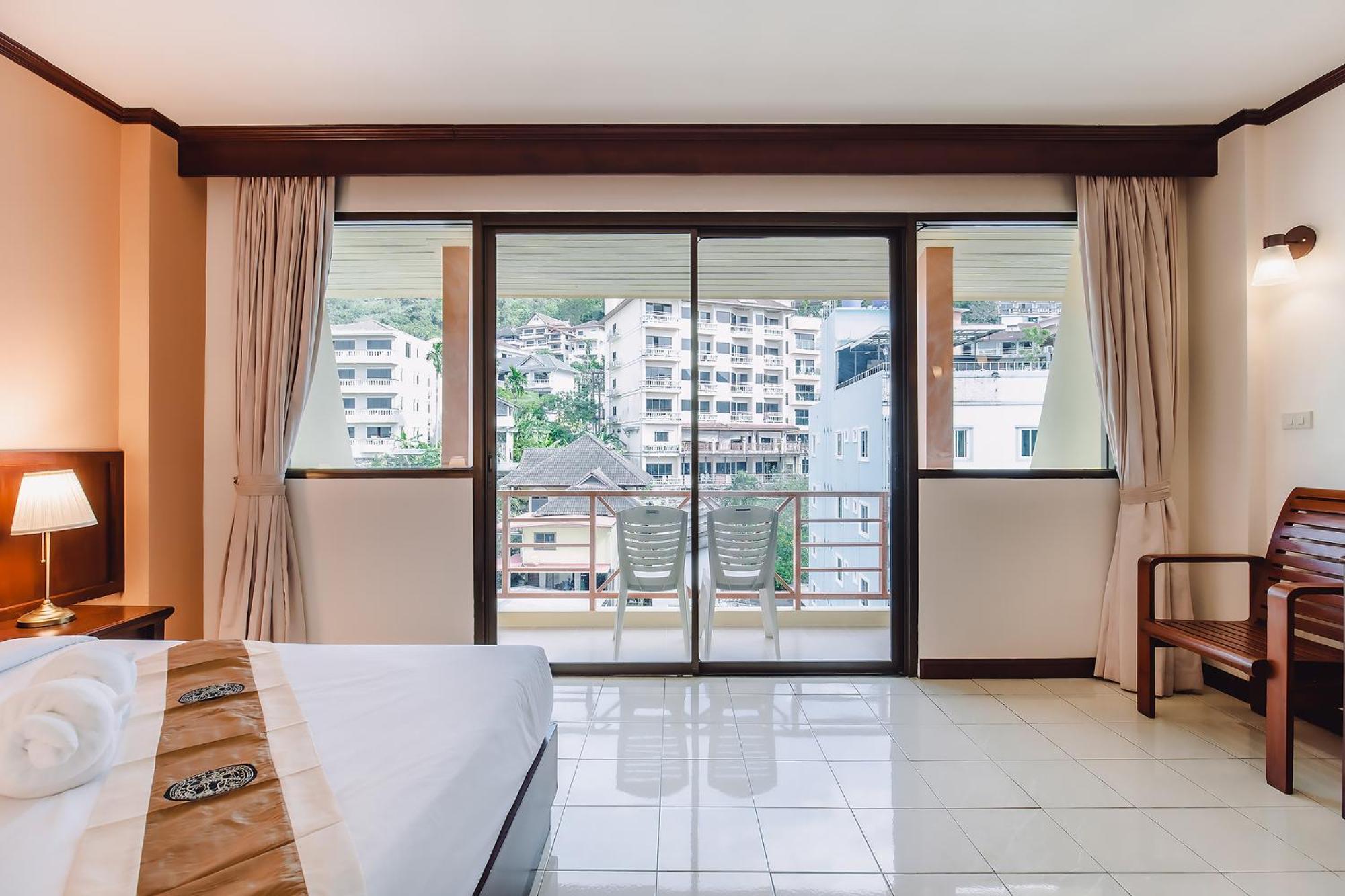 Bauman-Ville Hotel Patong Exterior foto